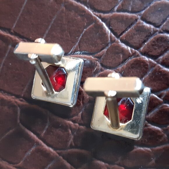 Anson 1950s Red Lucite & Cubic Zirconia Gold Tone Cuff Link and Tie Bar Set - Picture 2 of 9